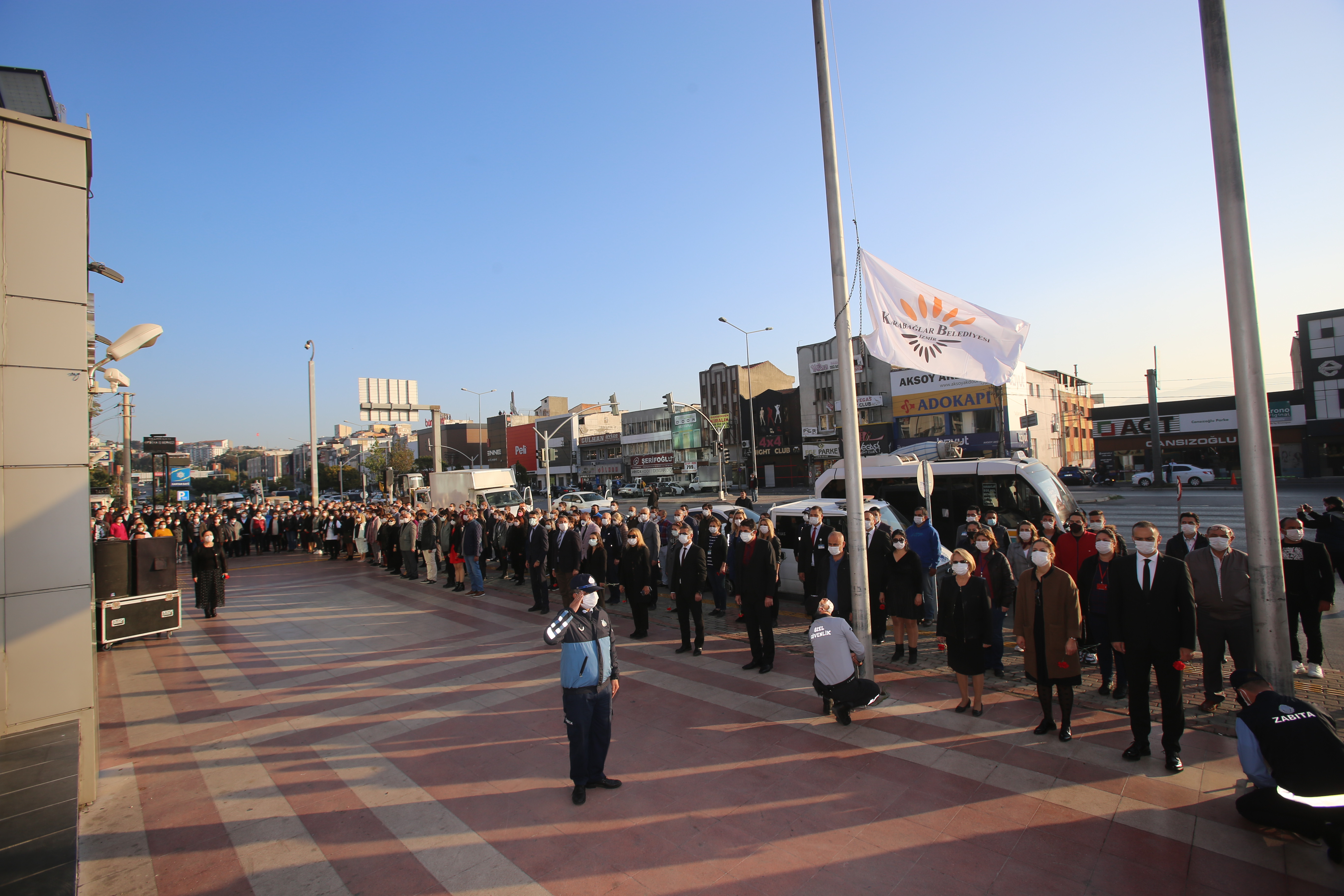 İzmir Ata'sını andı