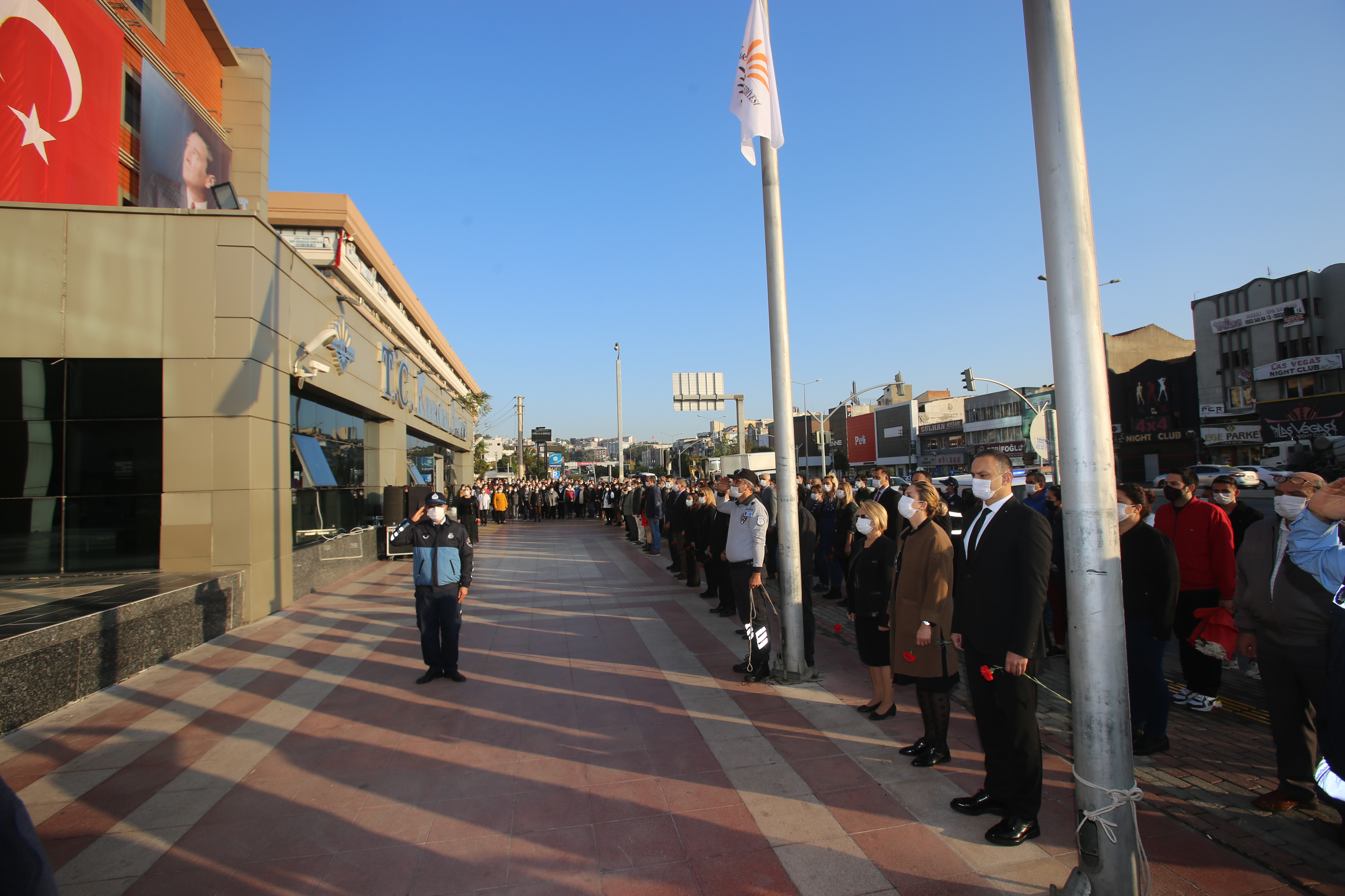 İzmir Ata'sını andı