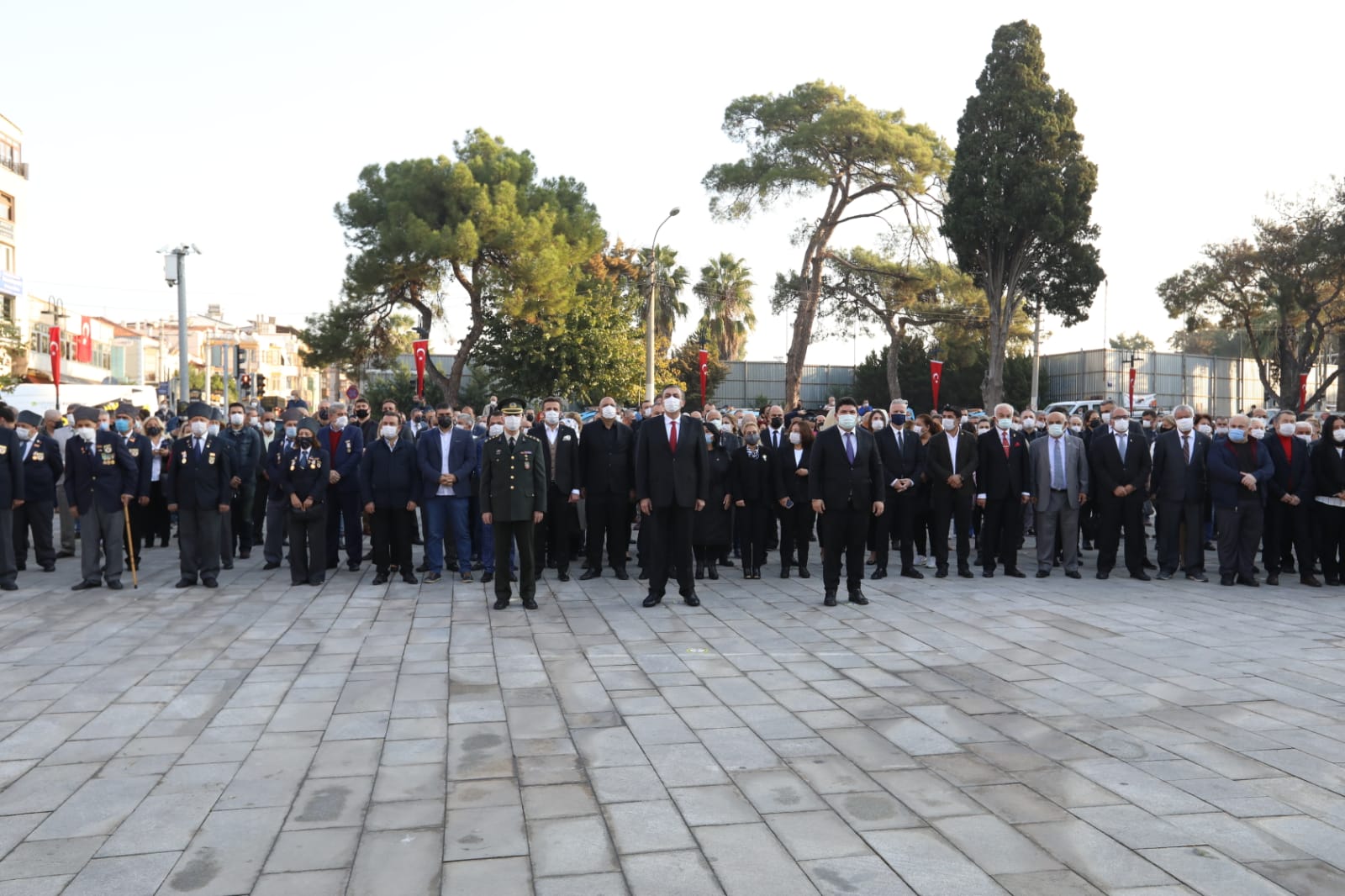 İzmir Ata'sını andı