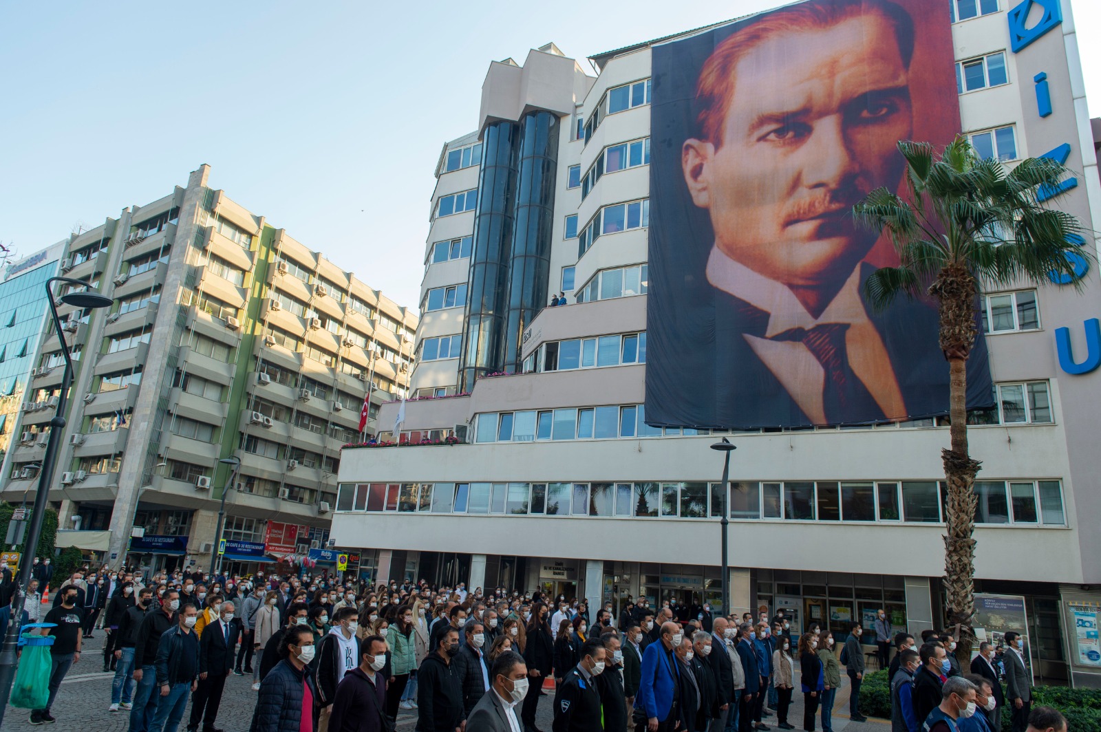 İzmir Ata'sını andı