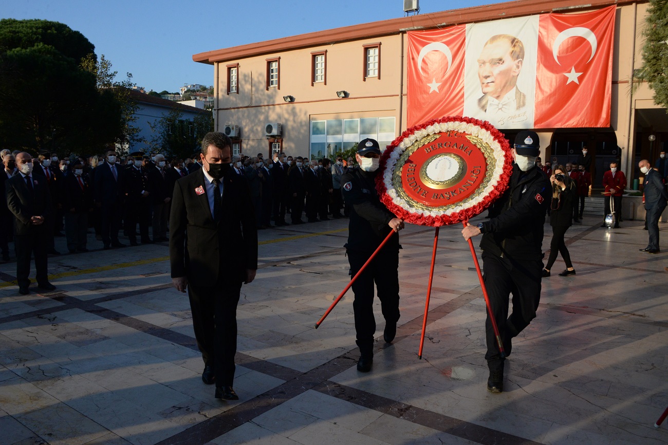 İzmir Ata'sını andı