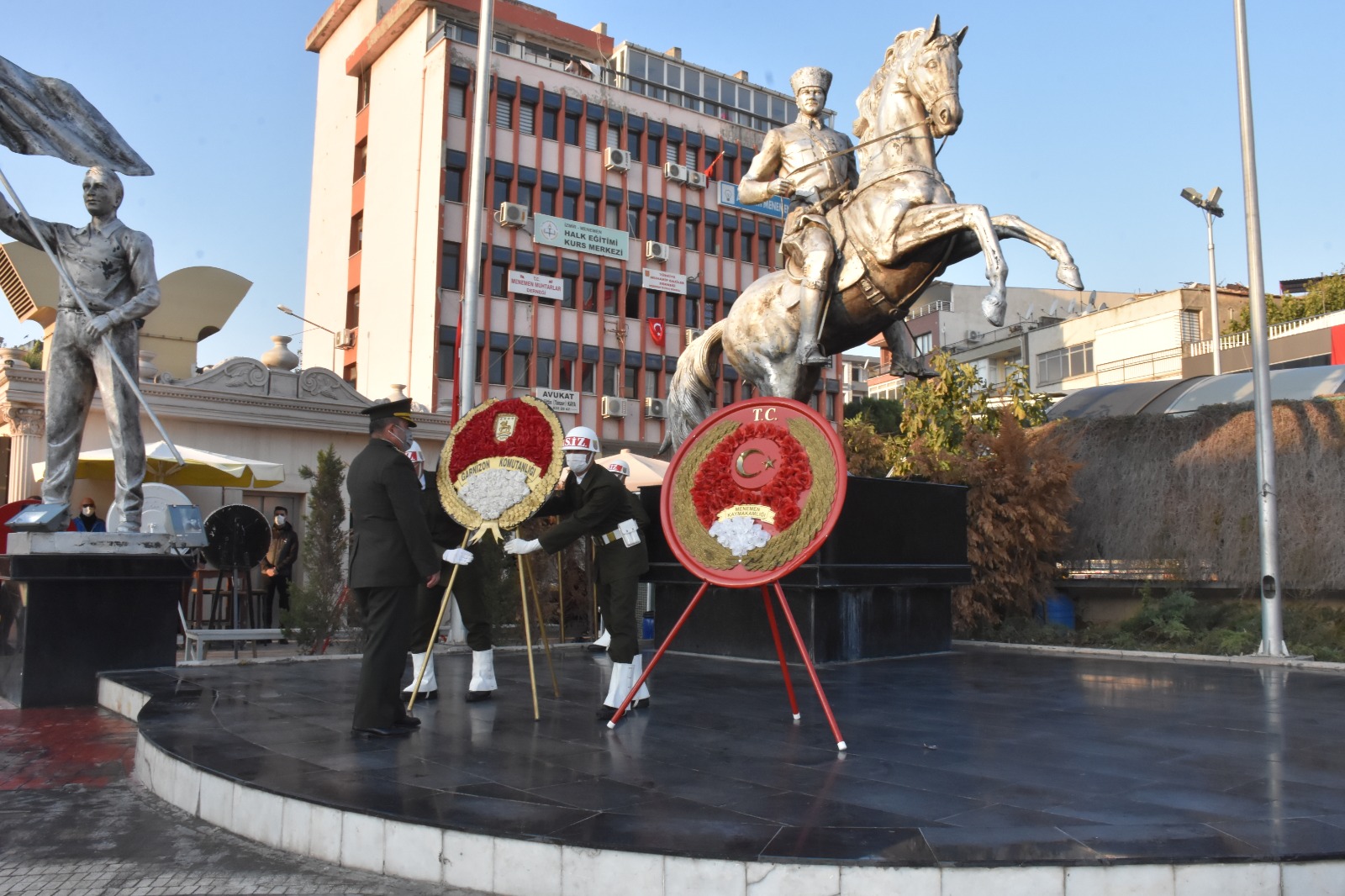 İzmir Ata'sını andı