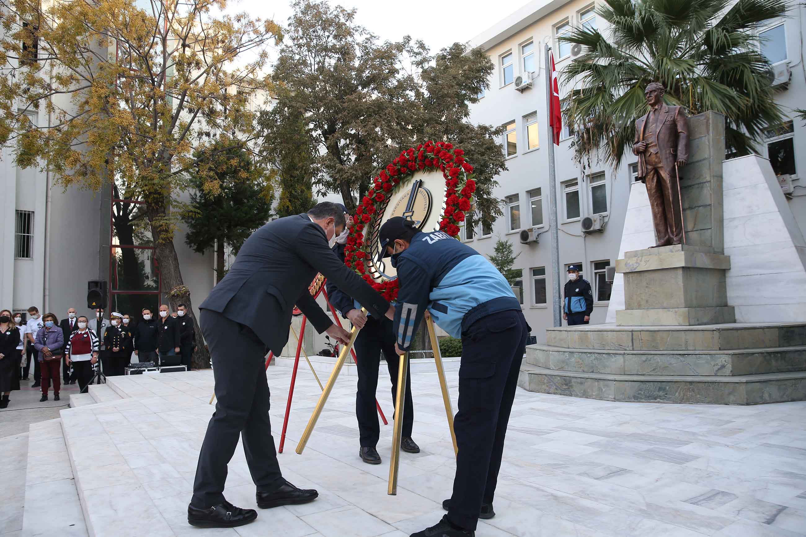 İzmir Ata'sını andı