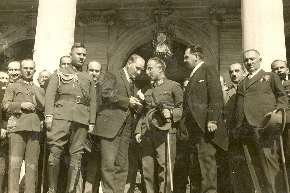 Az bilinen fotoğraflarıyla ölümünün 82. yılında Gazi Mustafa Kemal Atatürk...