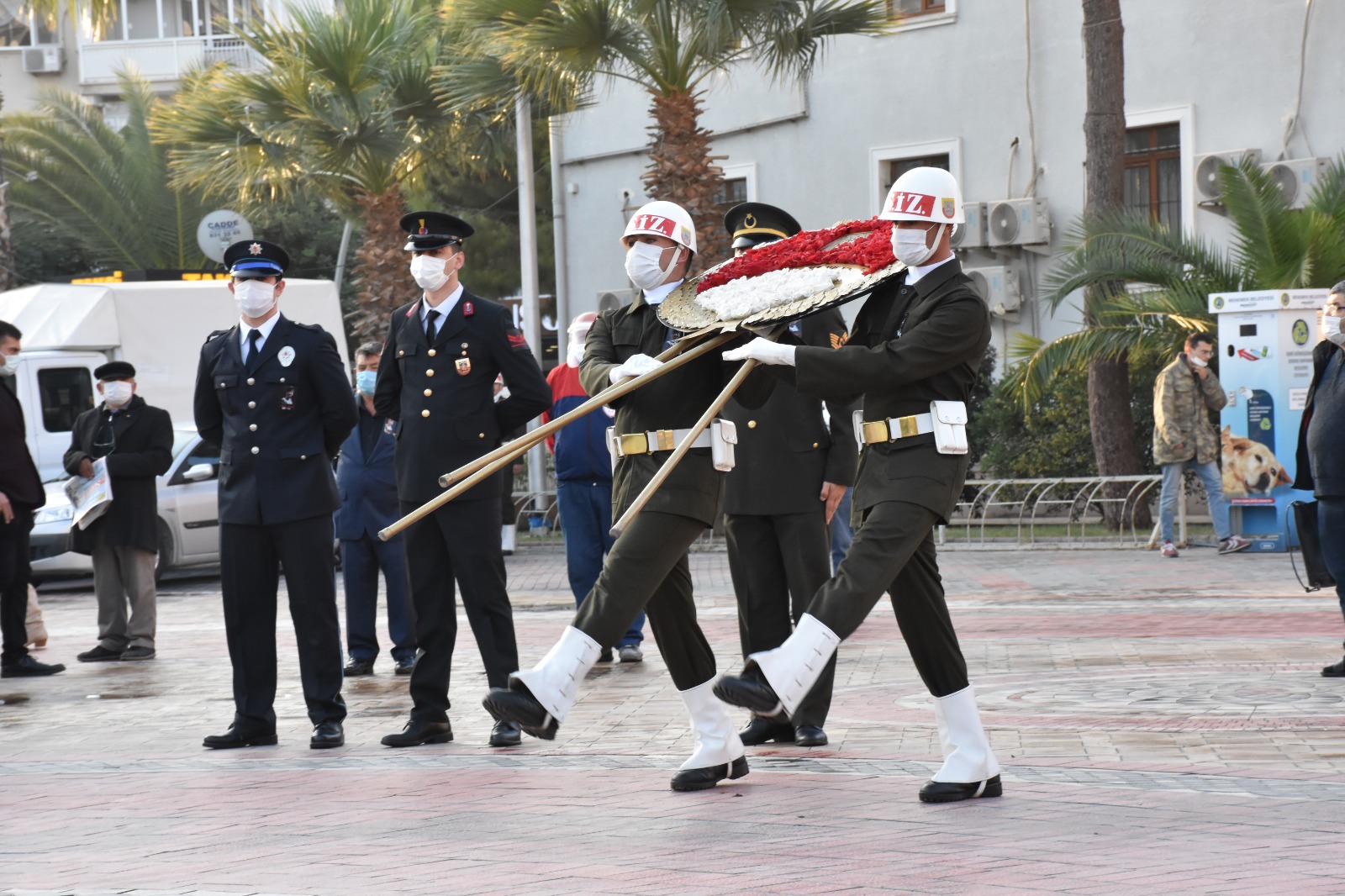 İzmir Ata'sını andı