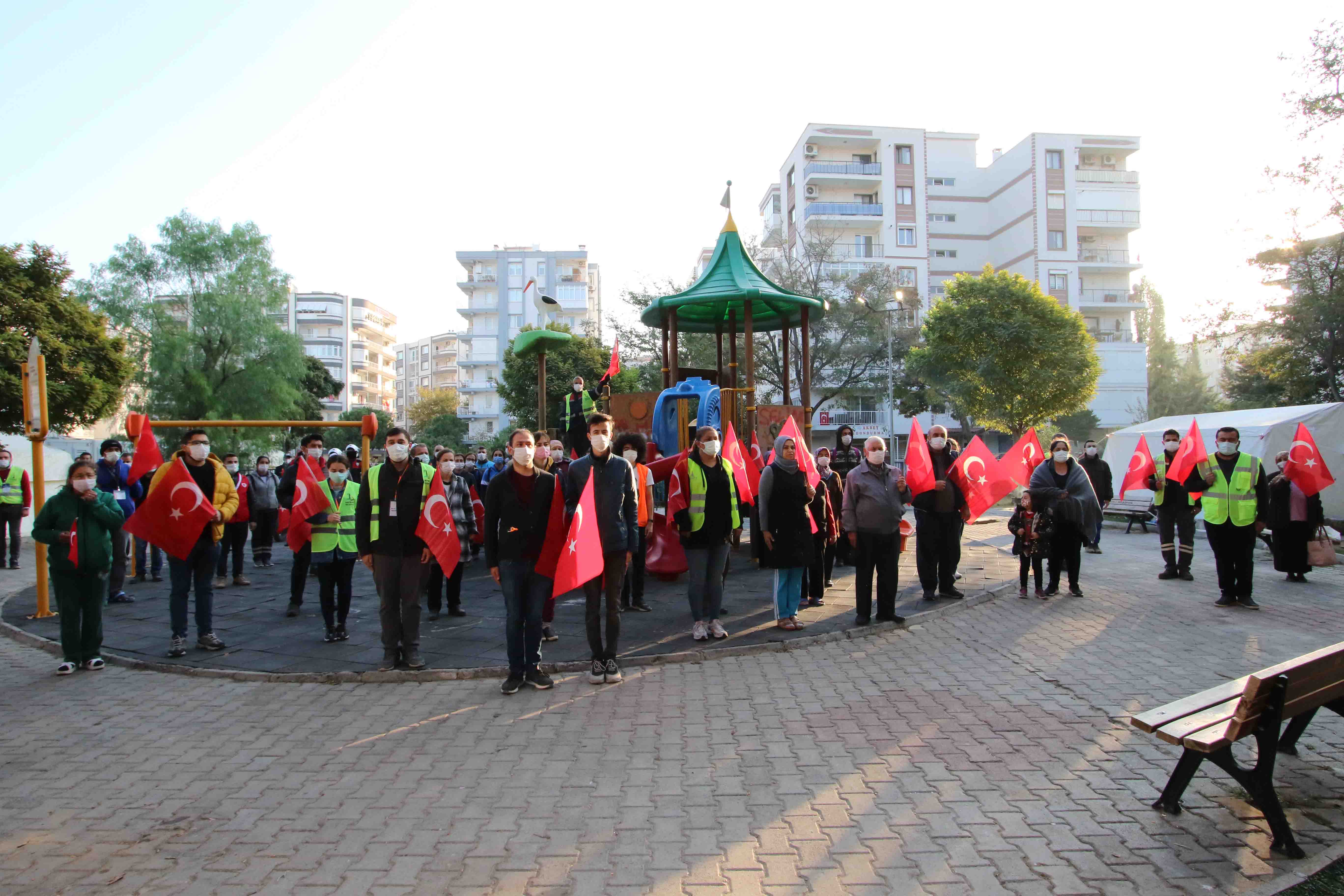 İzmir Ata'sını andı