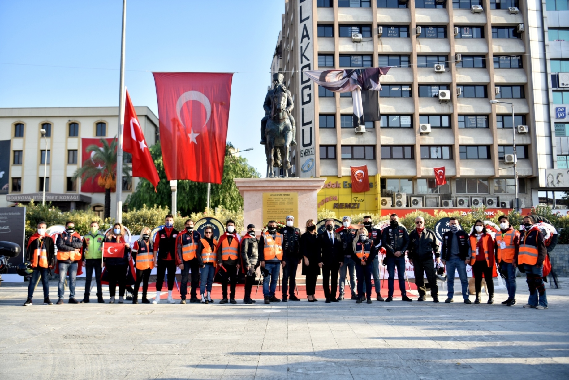 İzmir Ata'sını andı