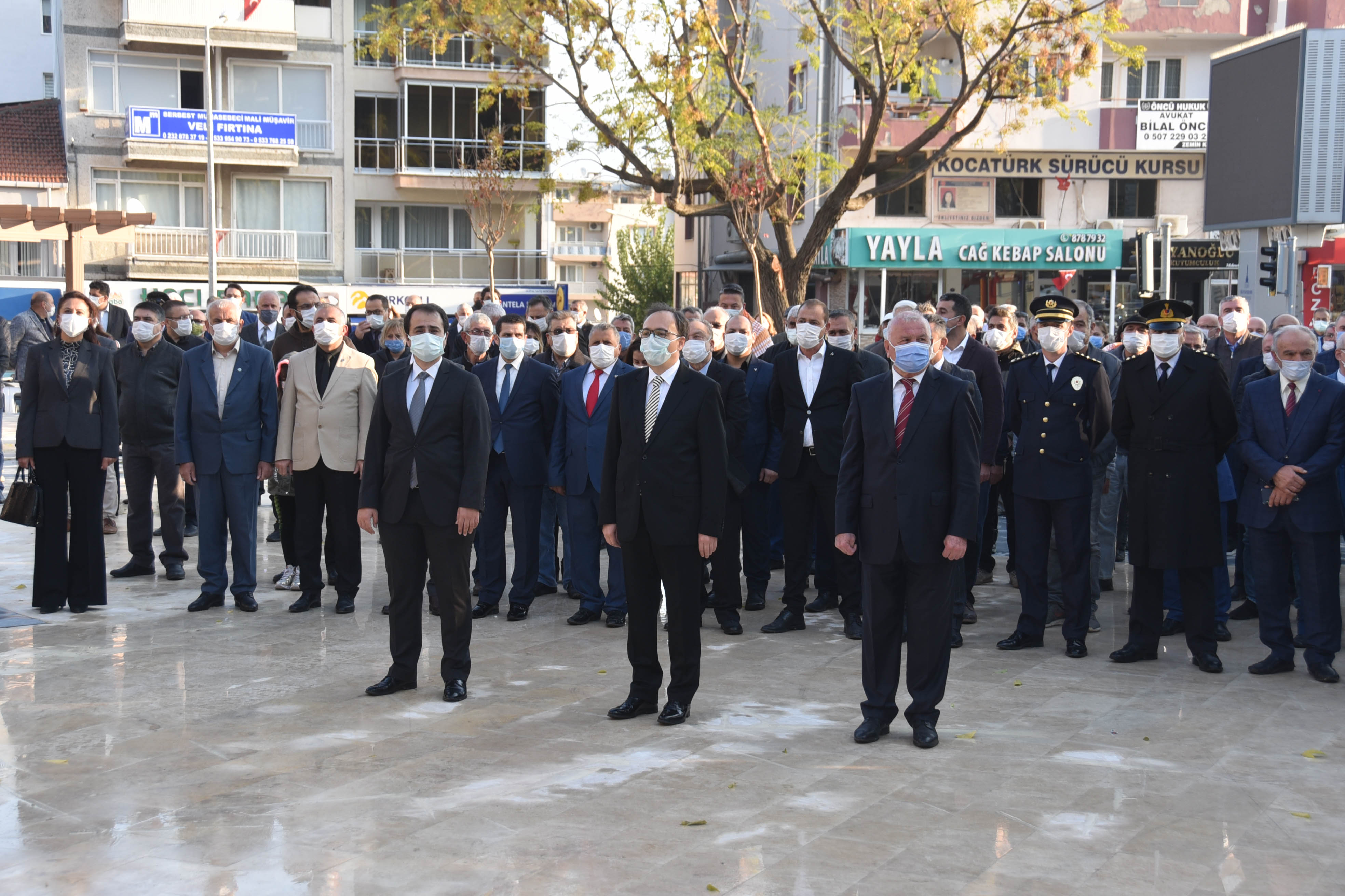 İzmir Ata'sını andı