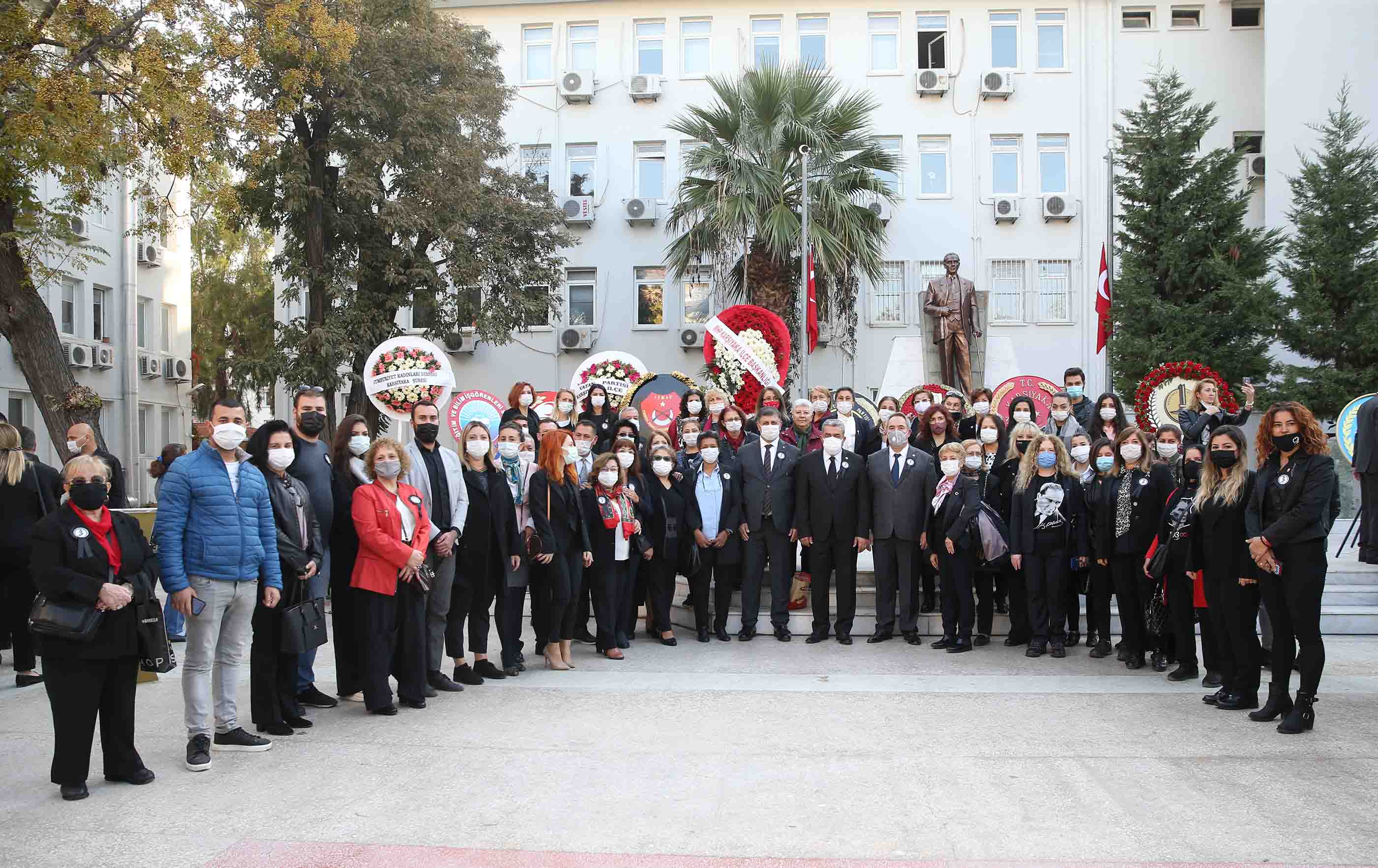 İzmir Ata'sını andı