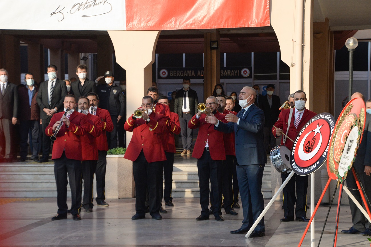 İzmir Ata'sını andı