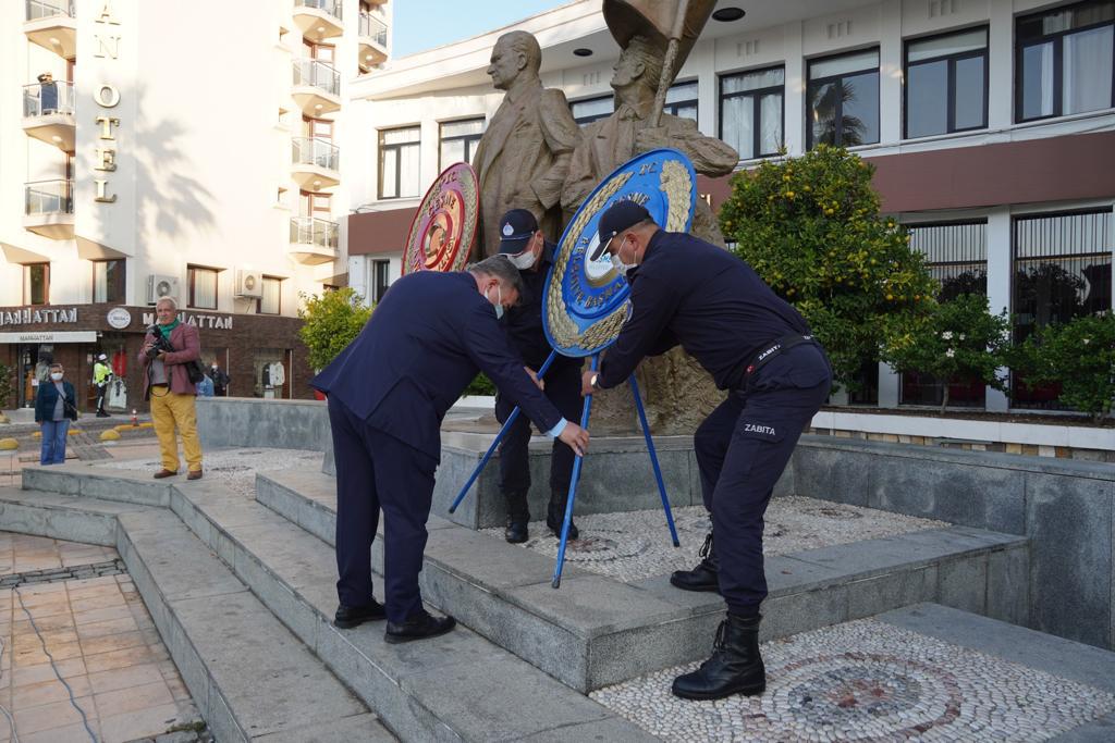 İzmir Ata'sını andı