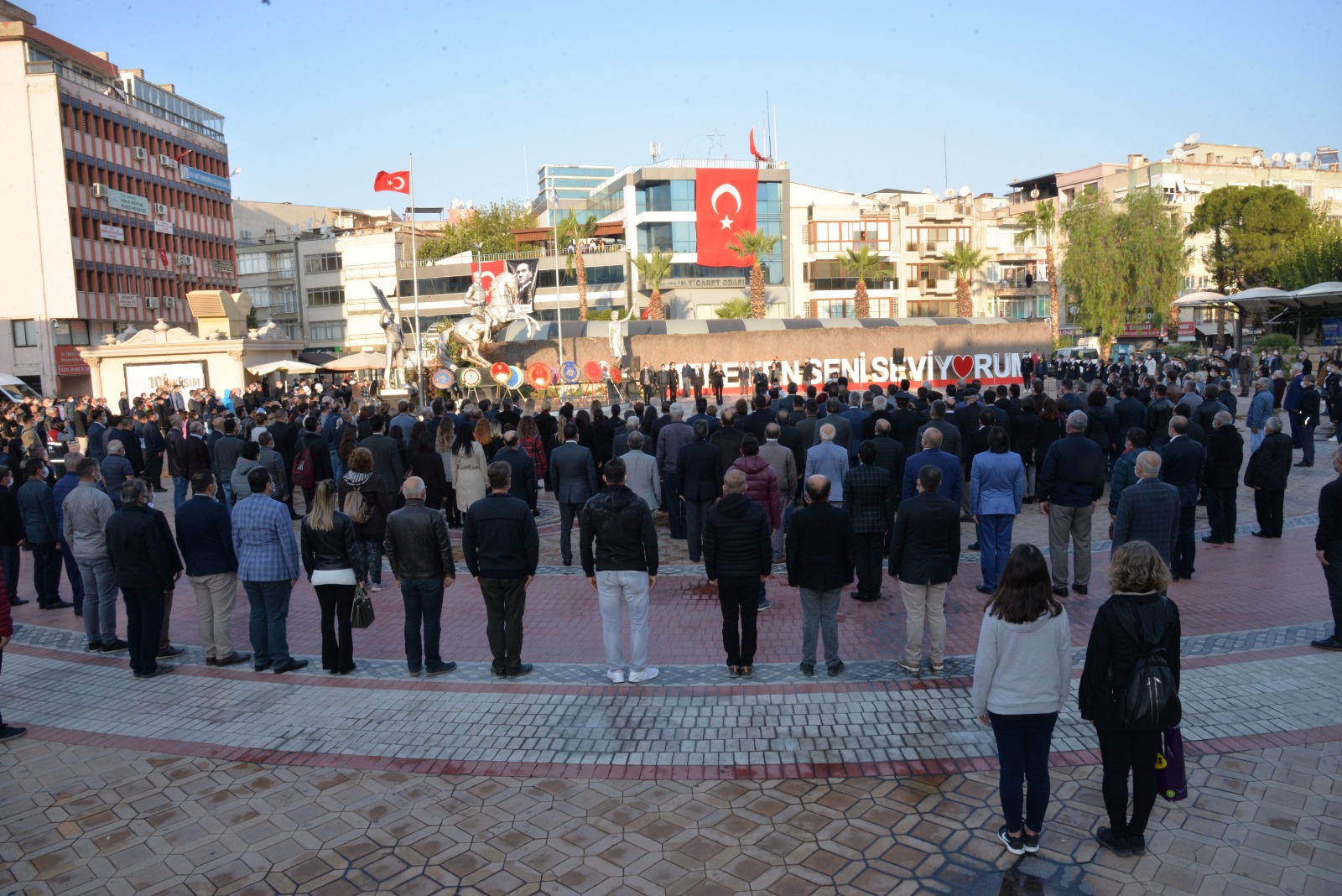 İzmir Ata'sını andı