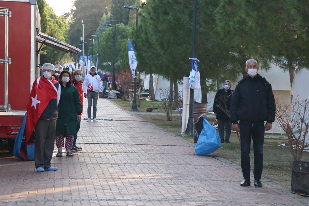 İzmir Ata'sını andı