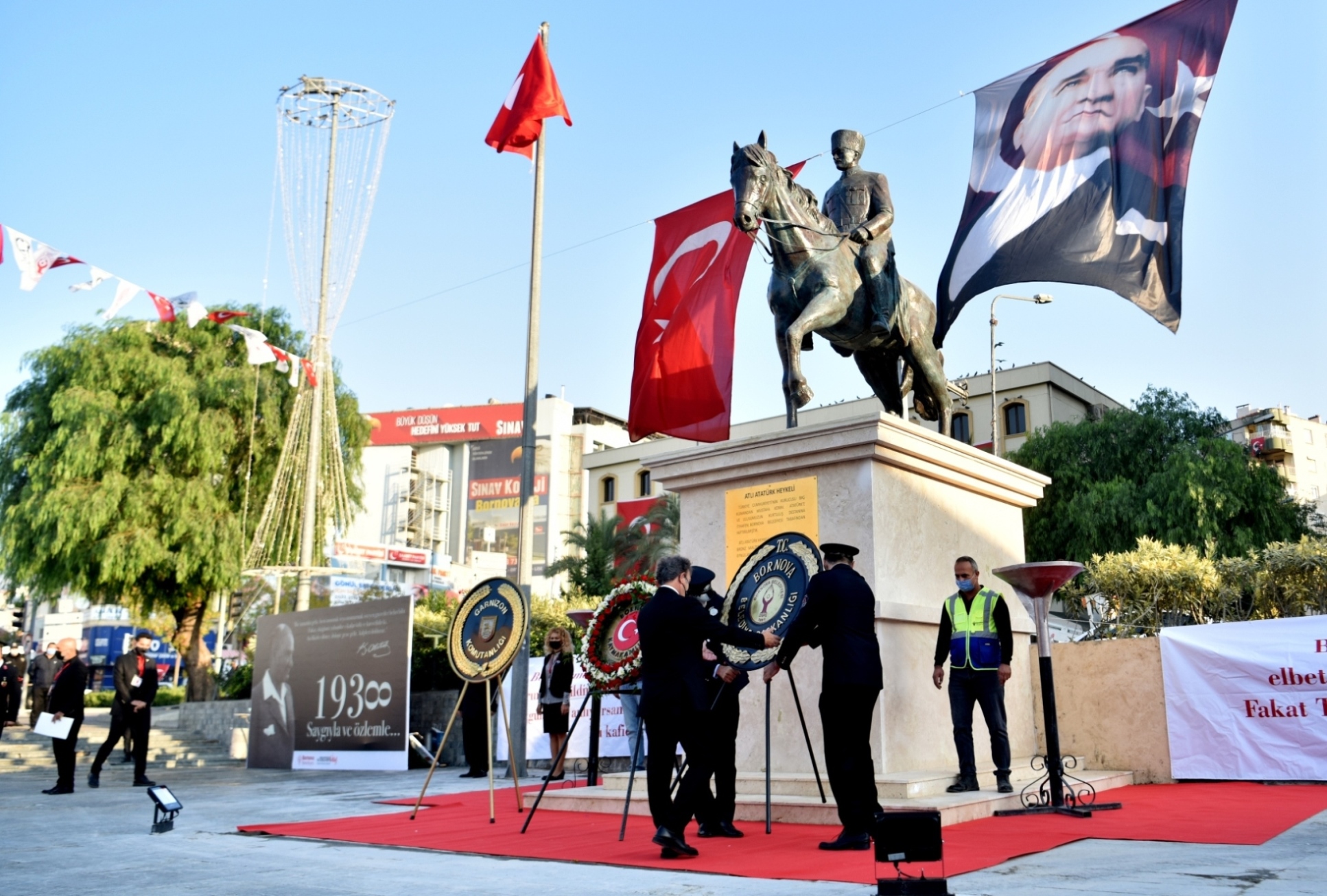 İzmir Ata'sını andı