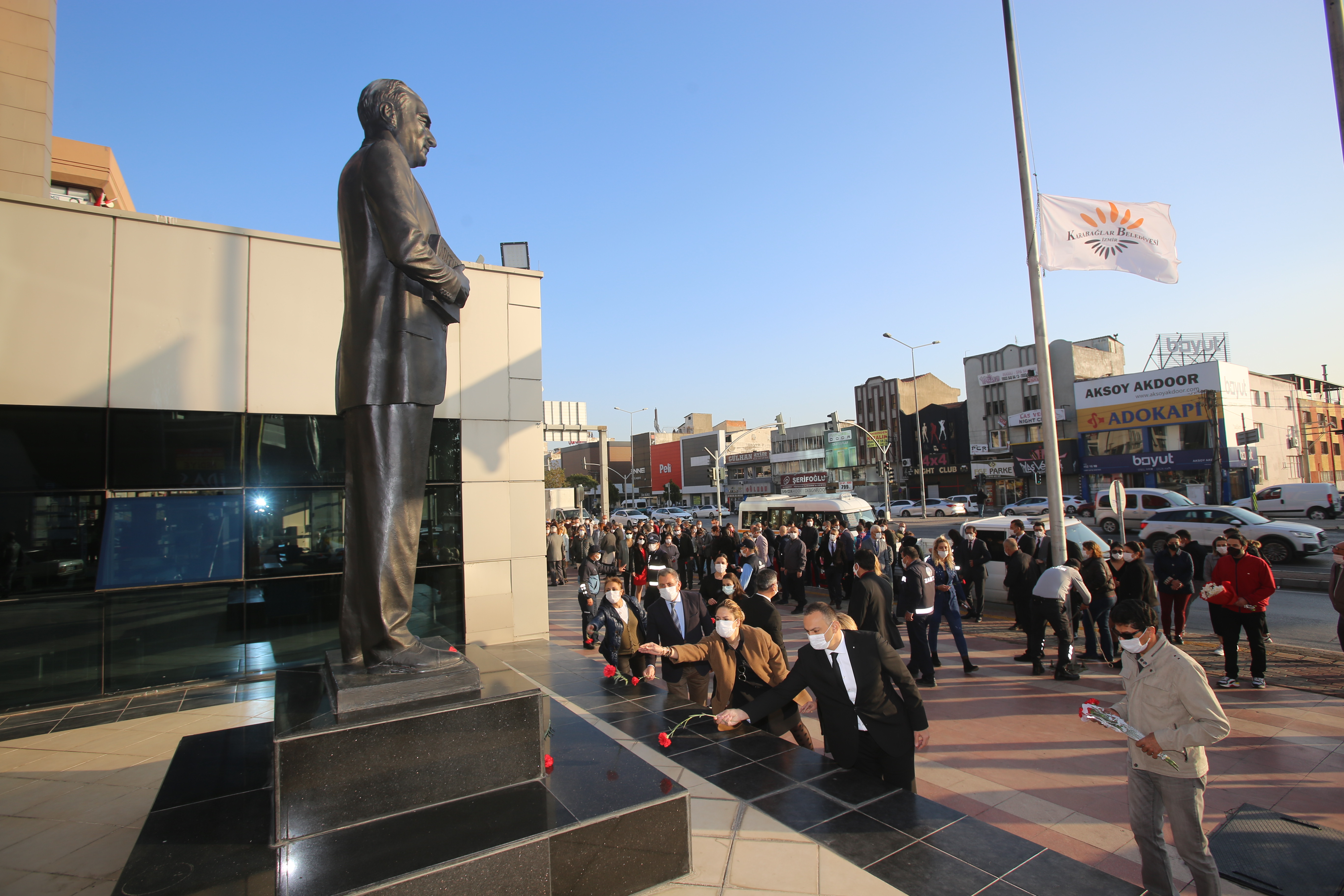 İzmir Ata'sını andı