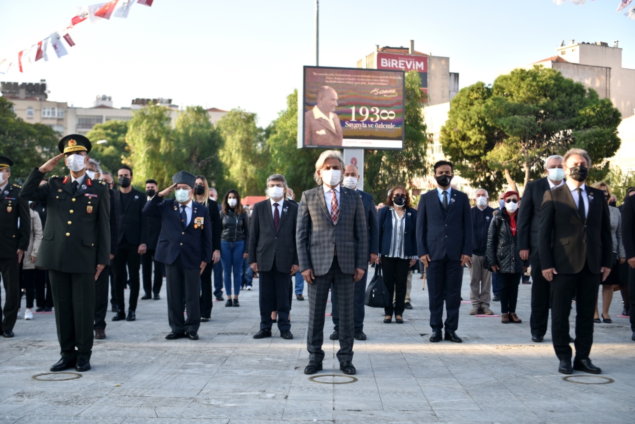 İzmir Ata'sını andı