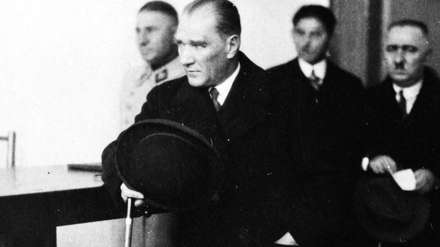 Az bilinen fotoğraflarıyla ölümünün 82. yılında Gazi Mustafa Kemal Atatürk...