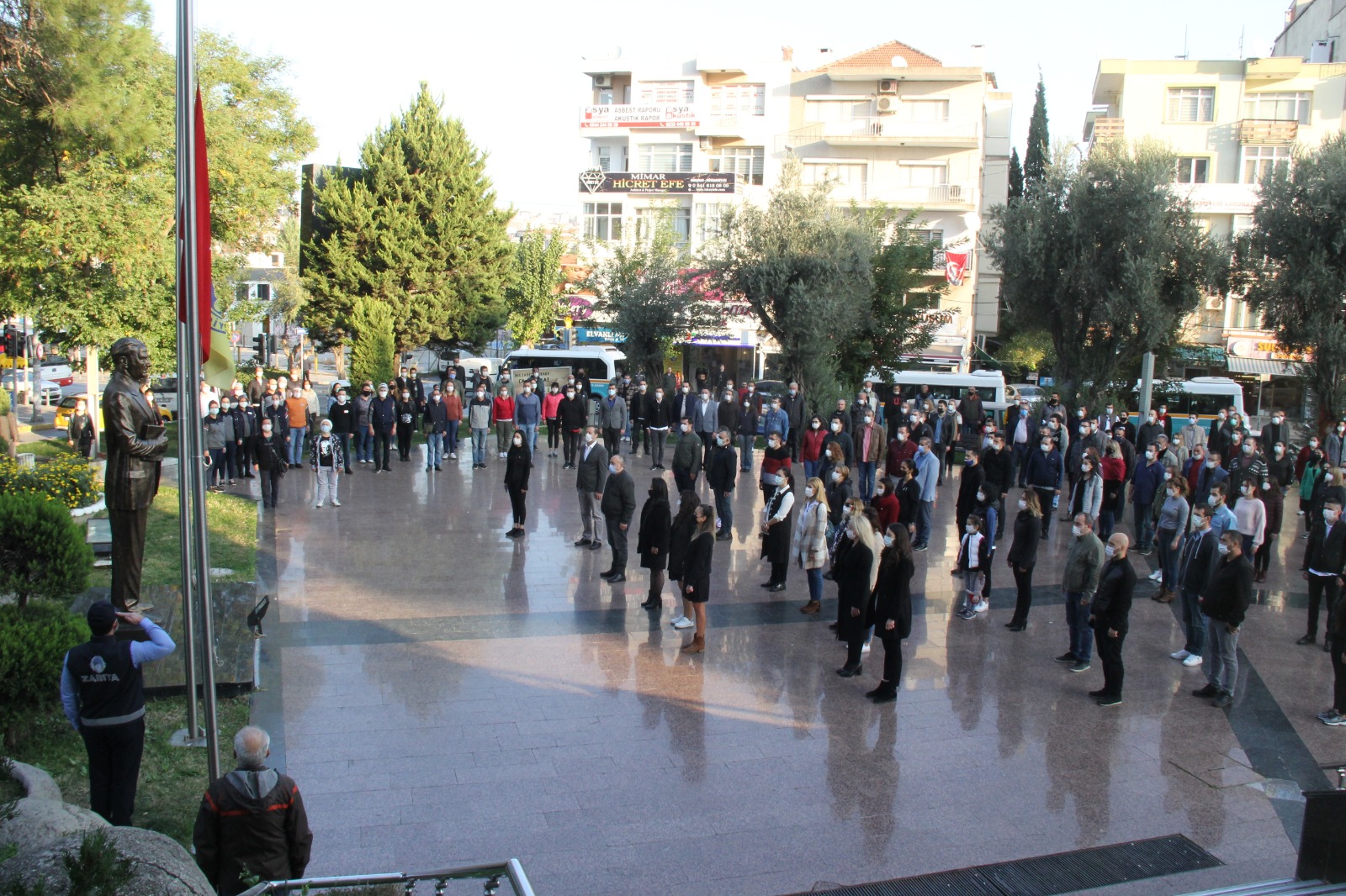 İzmir Ata'sını andı