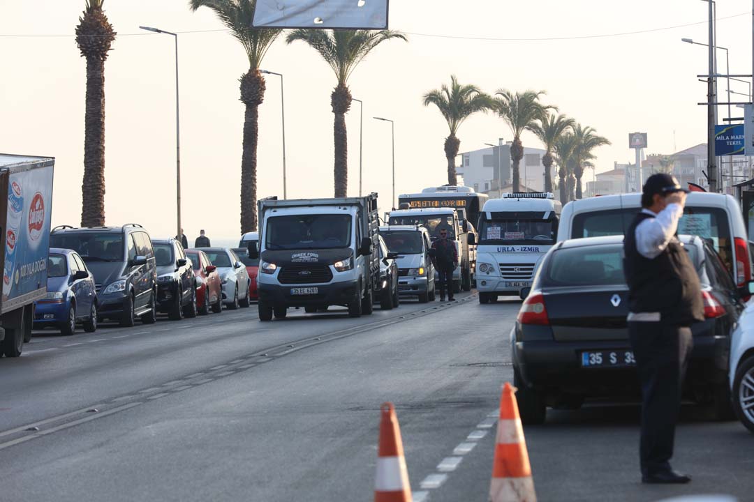 İzmir Ata'sını andı