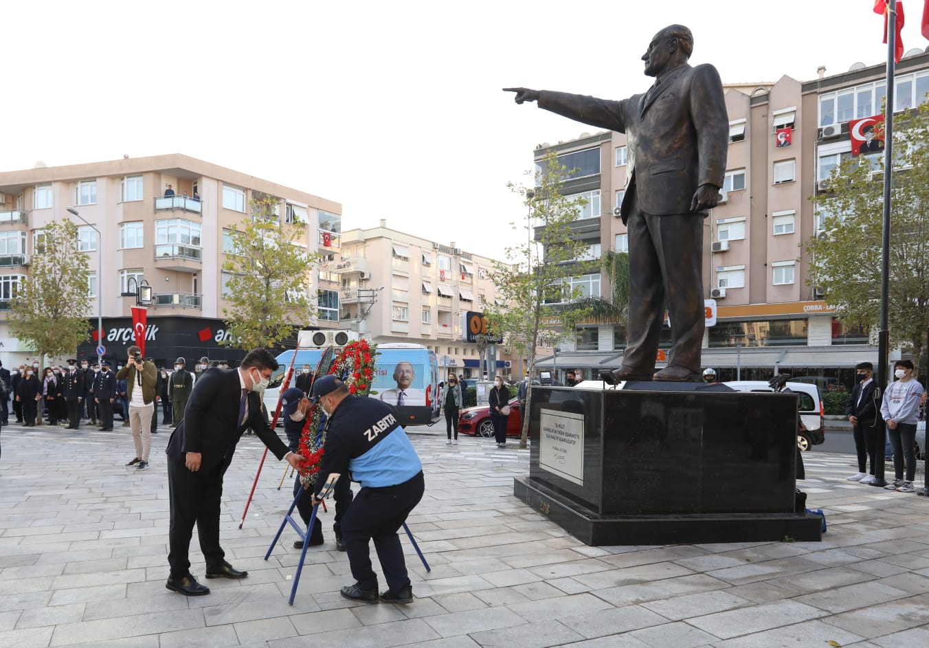 İzmir Ata'sını andı