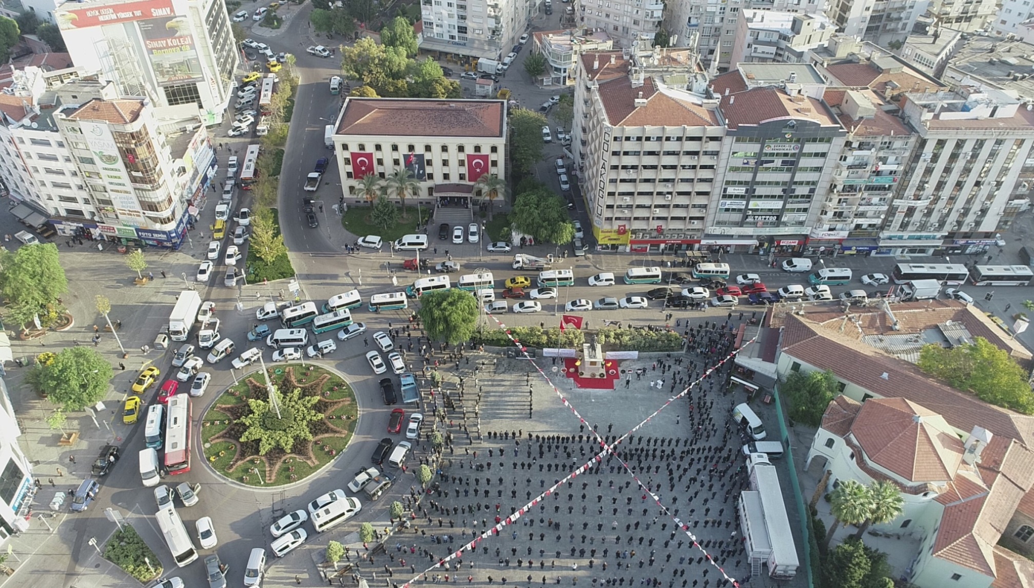 İzmir Ata'sını andı