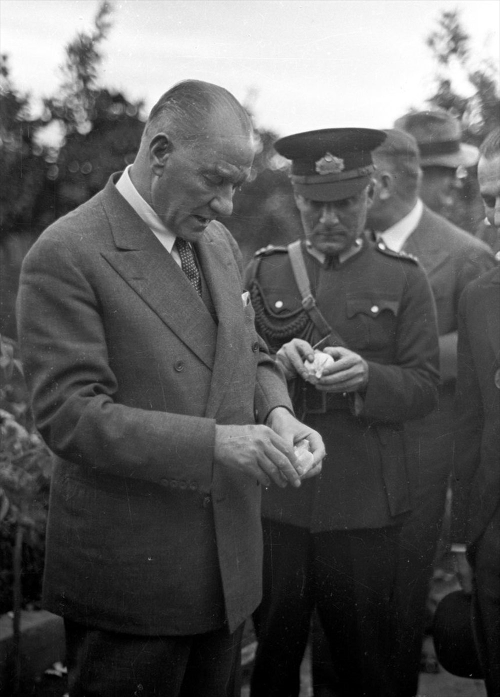 Az bilinen fotoğraflarıyla ölümünün 82. yılında Gazi Mustafa Kemal Atatürk...