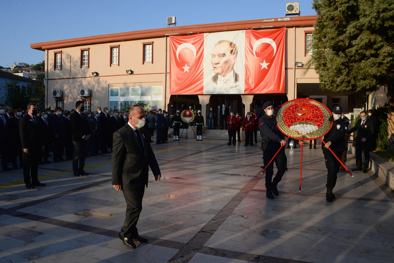 İzmir Ata'sını andı