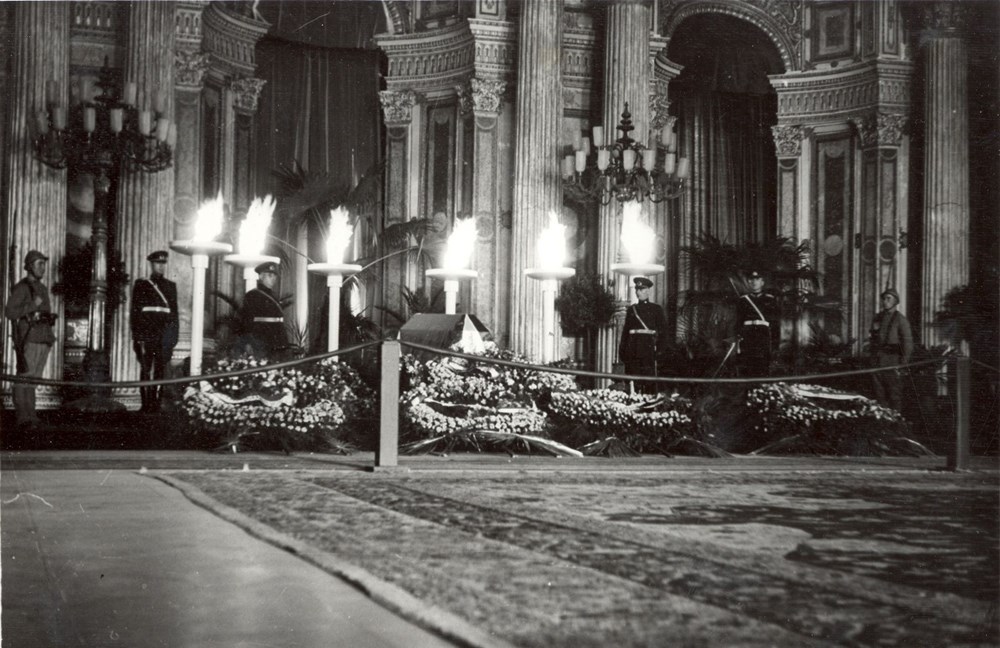 Az bilinen fotoğraflarıyla ölümünün 82. yılında Gazi Mustafa Kemal Atatürk...