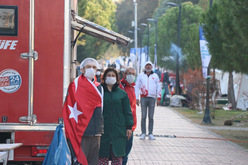 İzmir Ata'sını andı