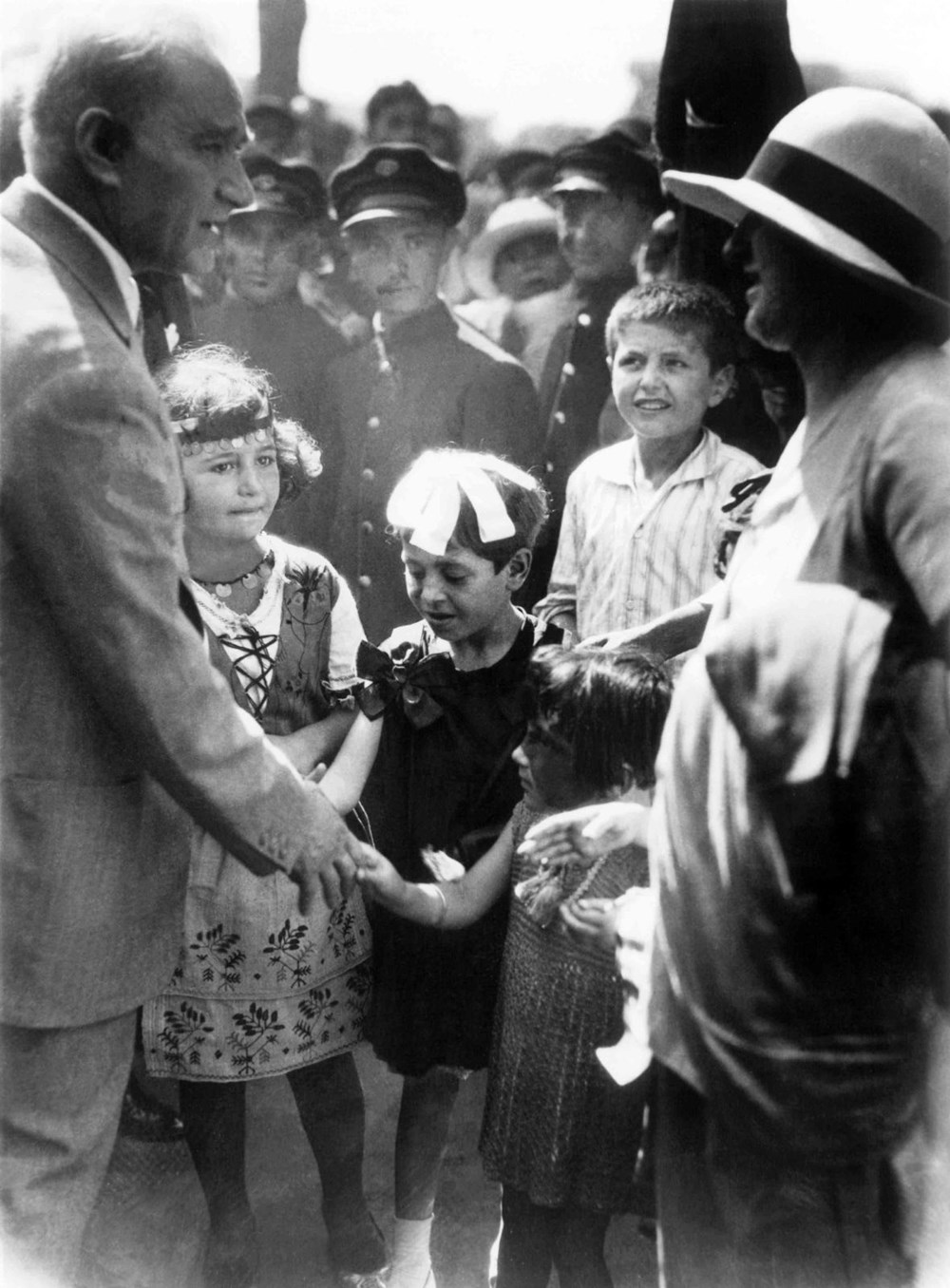 Az bilinen fotoğraflarıyla ölümünün 82. yılında Gazi Mustafa Kemal Atatürk...