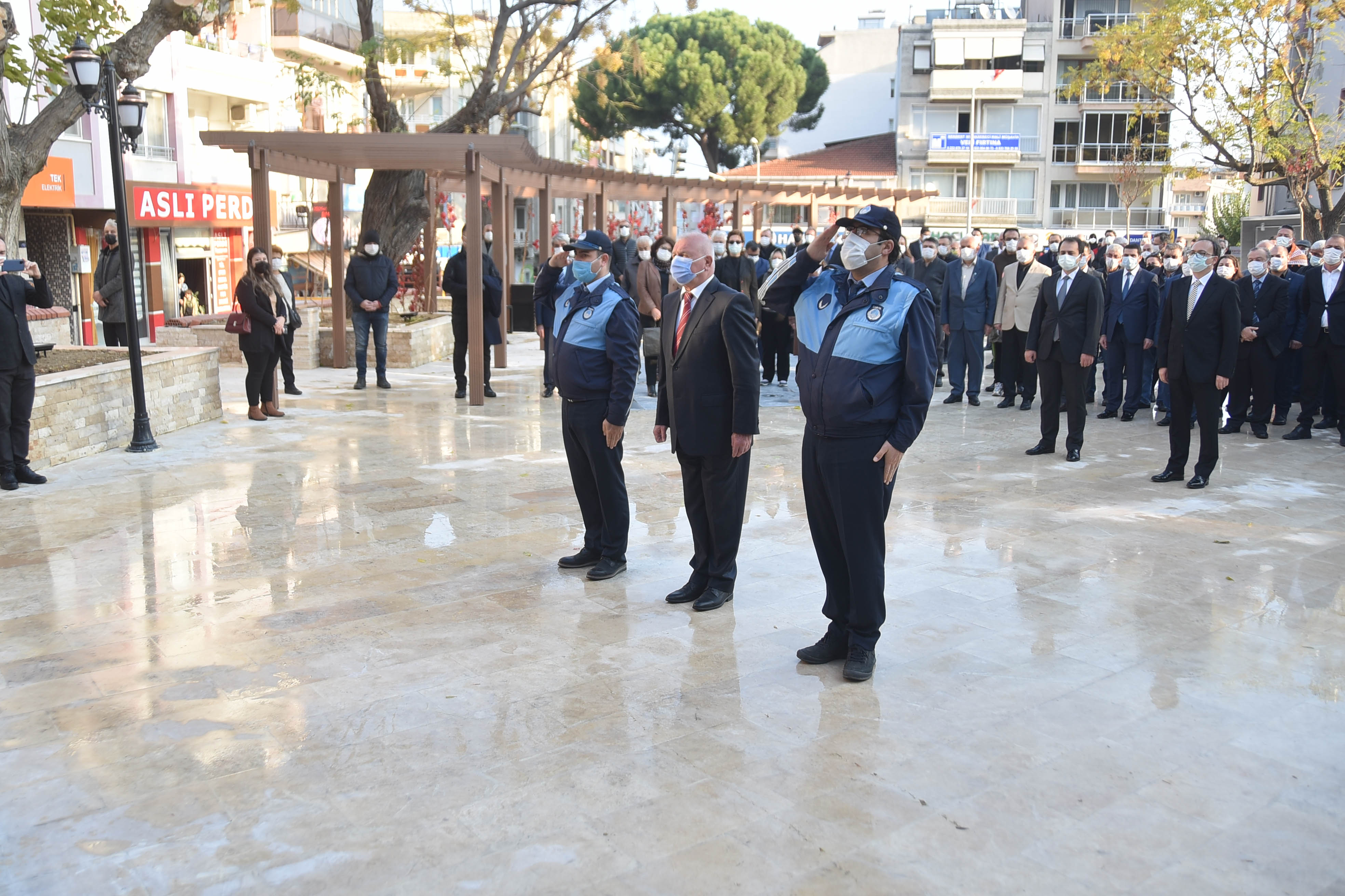 İzmir Ata'sını andı