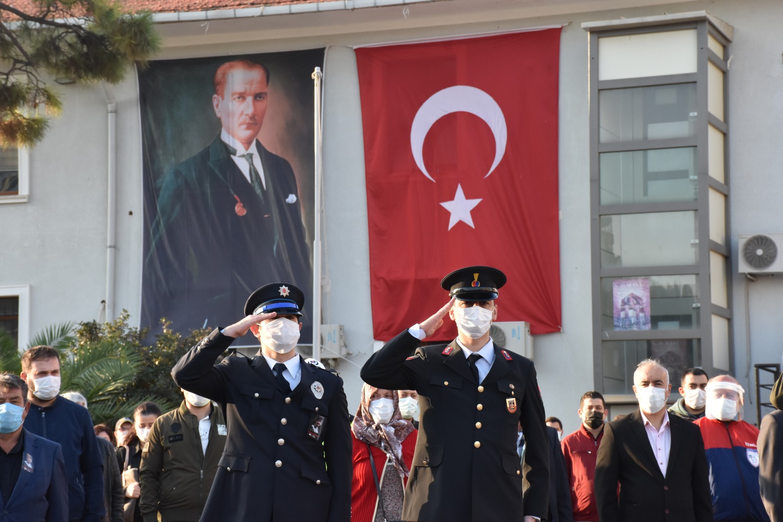 İzmir Ata'sını andı