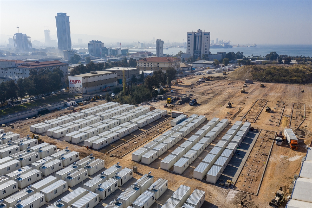 İzmir'de geçici barınma merkezi havadan görüntülendi