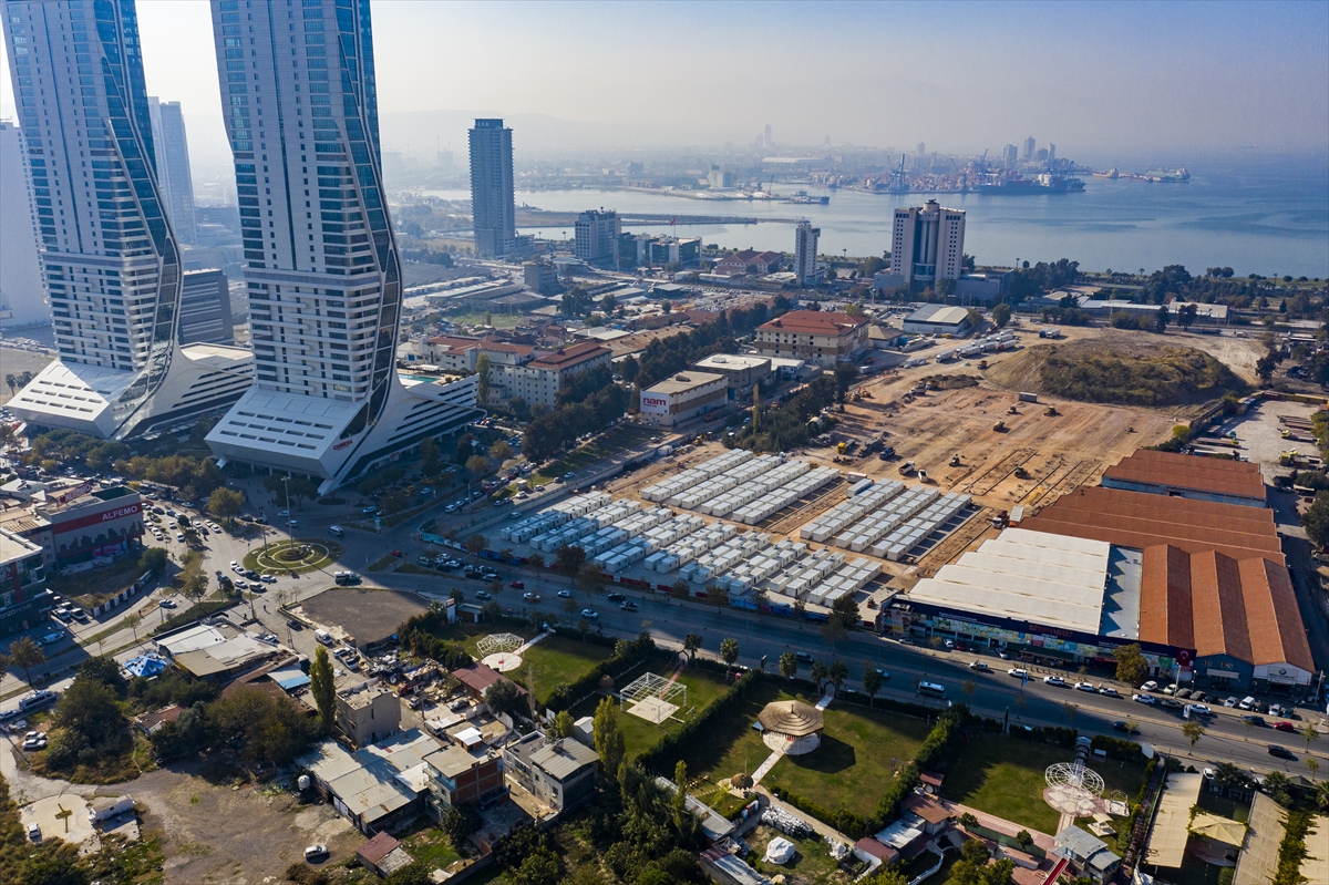 İzmir'de geçici barınma merkezi havadan görüntülendi