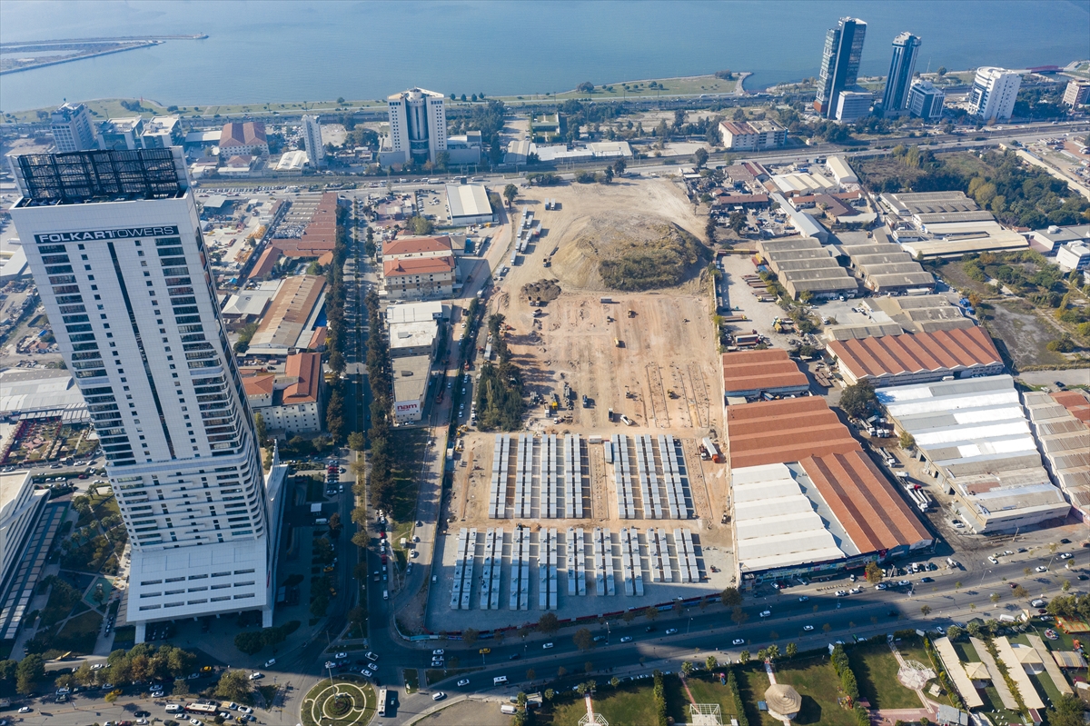 İzmir'de geçici barınma merkezi havadan görüntülendi