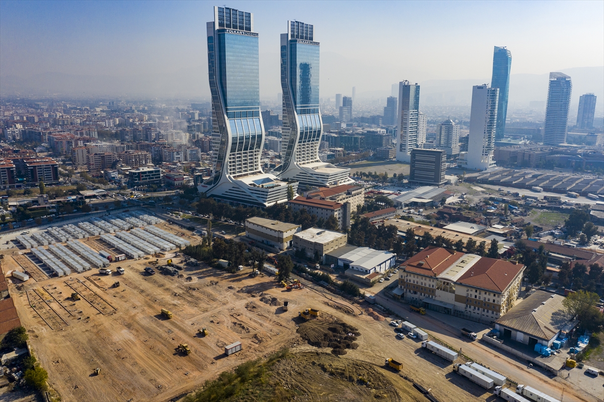 İzmir'de geçici barınma merkezi havadan görüntülendi