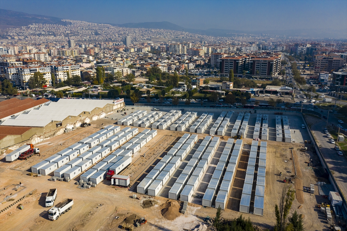 İzmir'de geçici barınma merkezi havadan görüntülendi