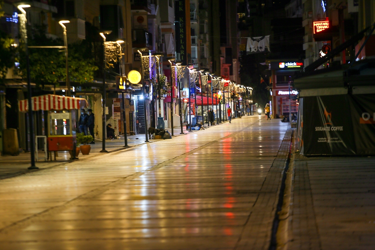 İzmir'de sokağa çıkma kısıtlamasına uyuldu