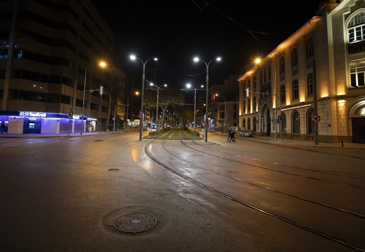 İzmir'de sokağa çıkma kısıtlamasına uyuldu