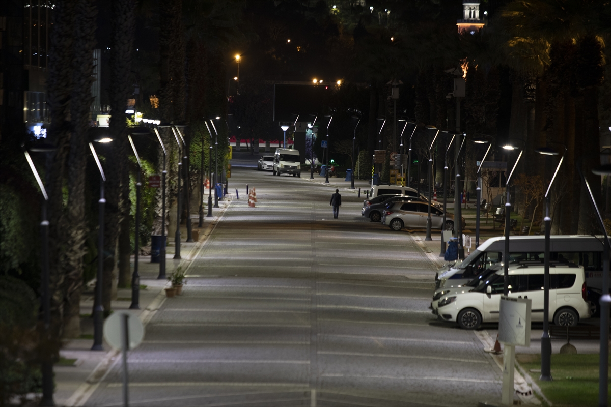 İzmir'de sokağa çıkma kısıtlamasına uyuldu