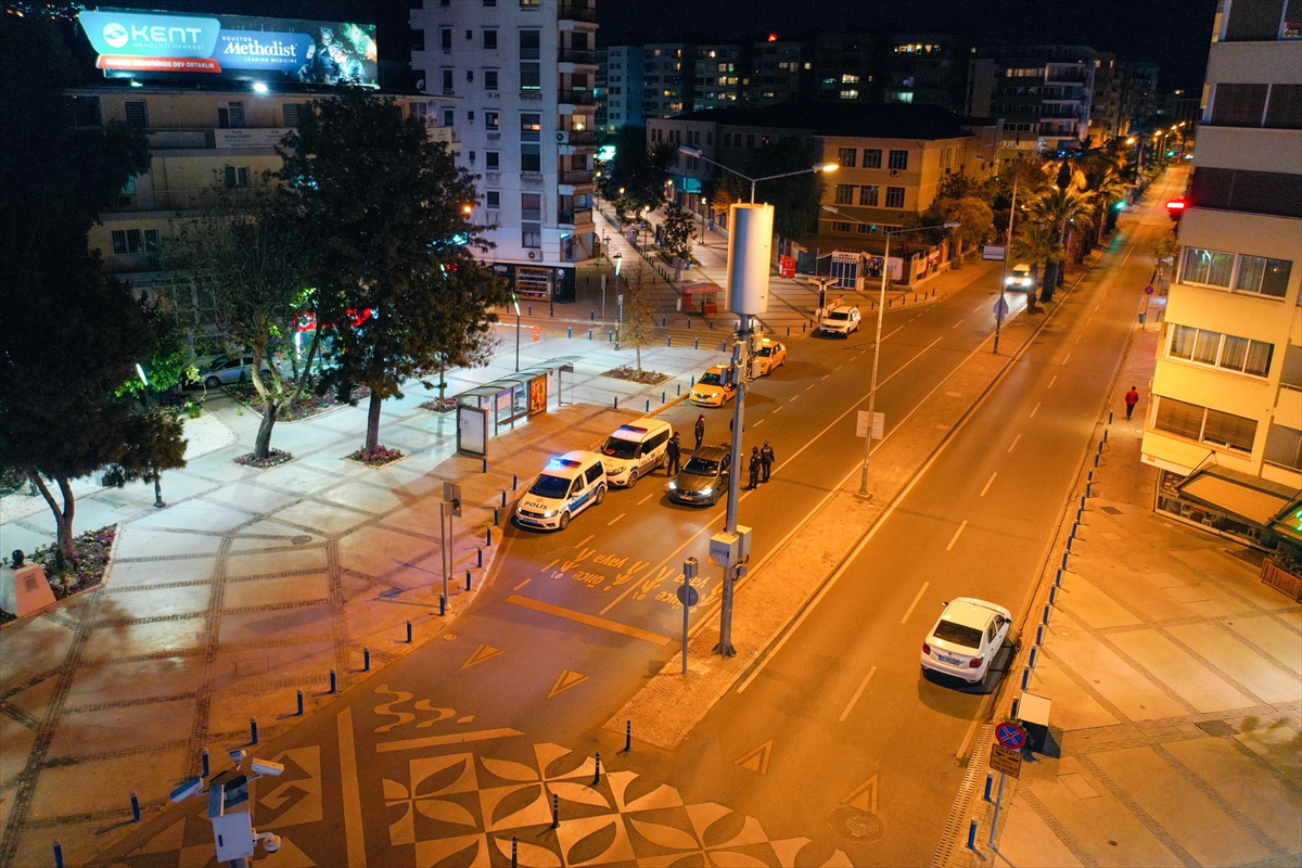 İzmir'de sokağa çıkma kısıtlamasına uyuldu