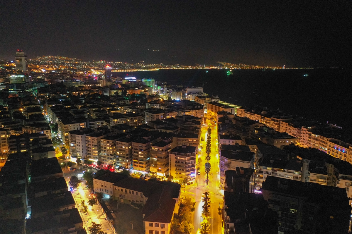 İzmir'de sokağa çıkma kısıtlamasına uyuldu