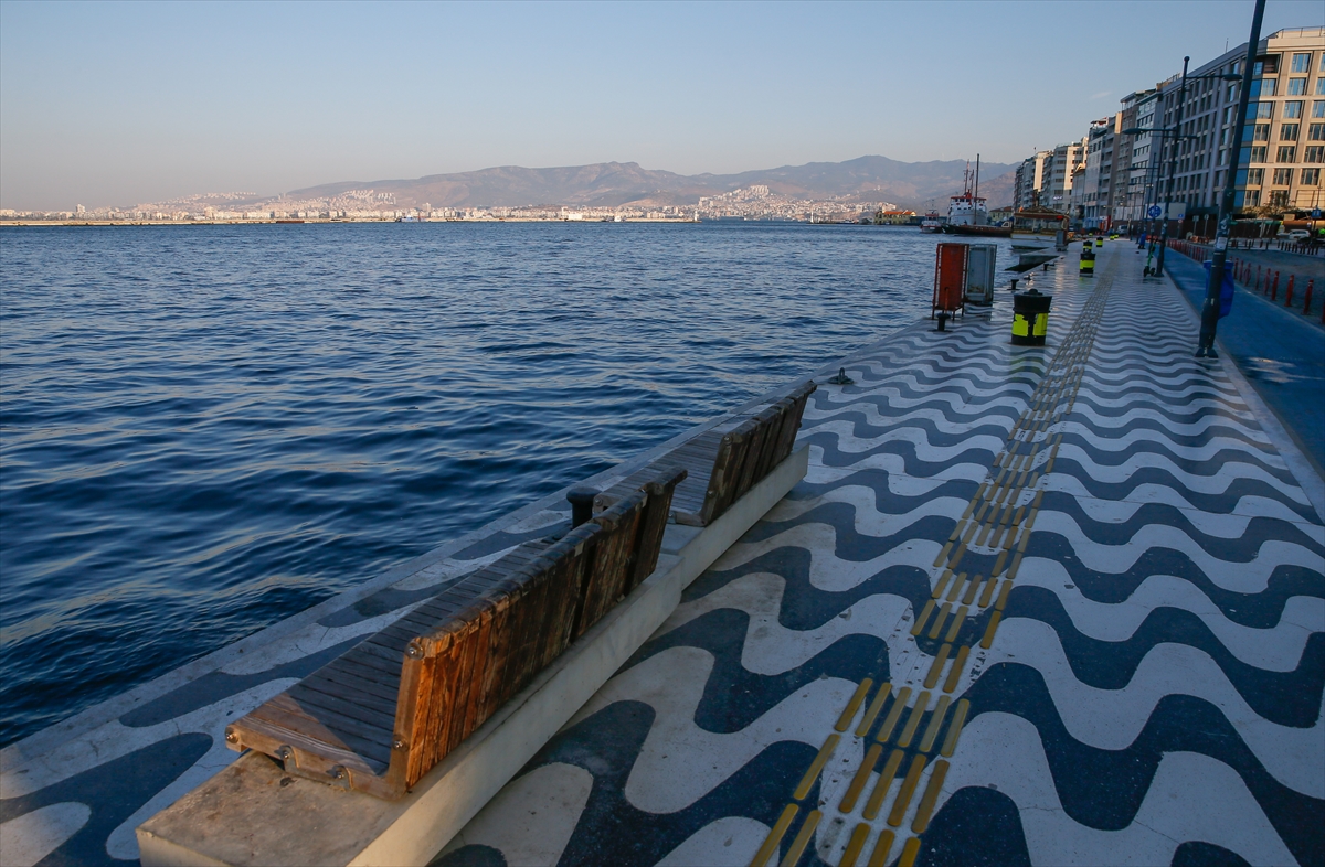 İzmir'de sokağa çıkma kısıtlamasına uyuldu