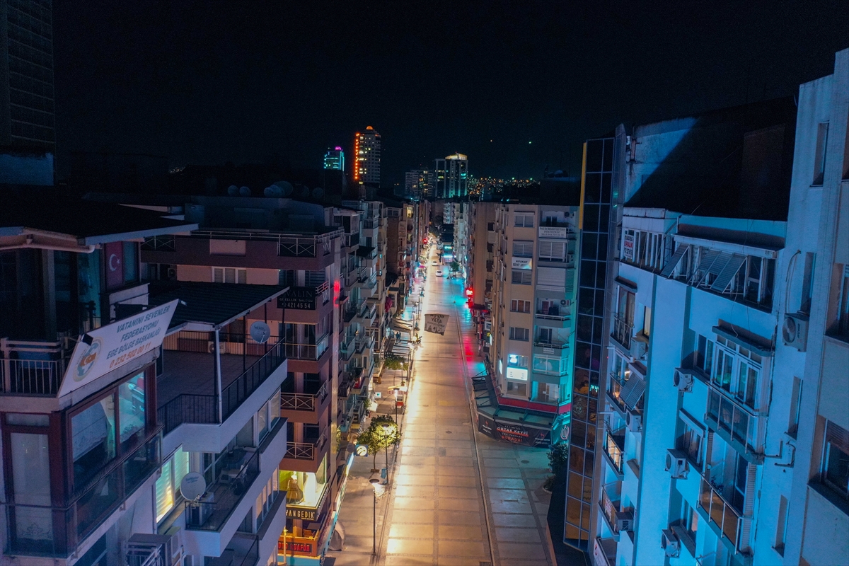 İzmir'de sokağa çıkma kısıtlamasına uyuldu