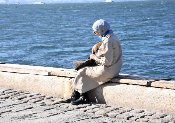 İzmir sahilinde yemek yasağı kuralına uyulmadı