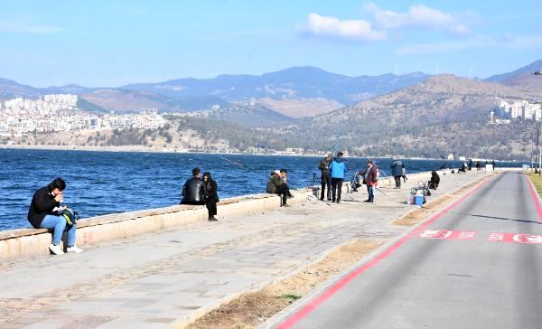 İzmir sahilinde yemek yasağı kuralına uyulmadı