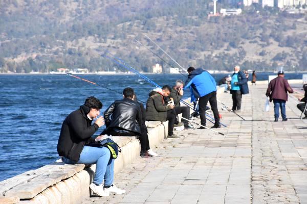 İzmir sahilinde yemek yasağı kuralına uyulmadı