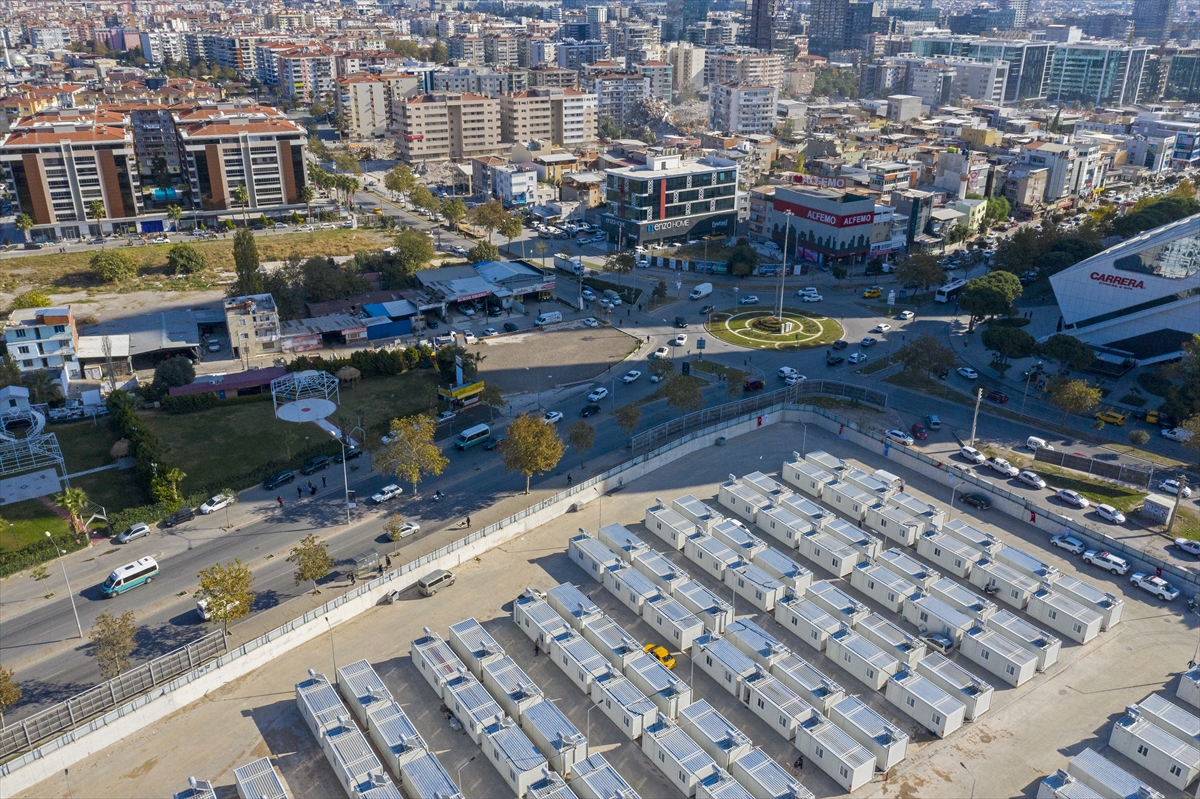 İzmirli depremzedelerin konteyner kentte yeni yaşamları