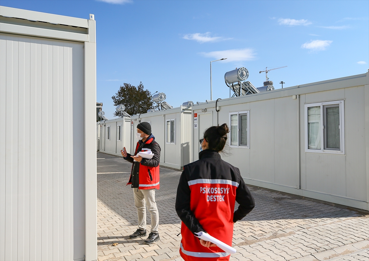 İzmirli depremzedelerin konteyner kentte yeni yaşamları