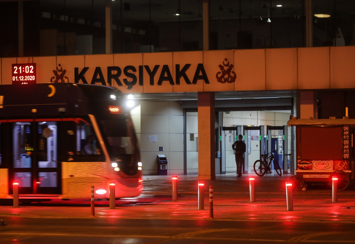 İzmir'de cadde ve sokaklar sessizliğe büründü